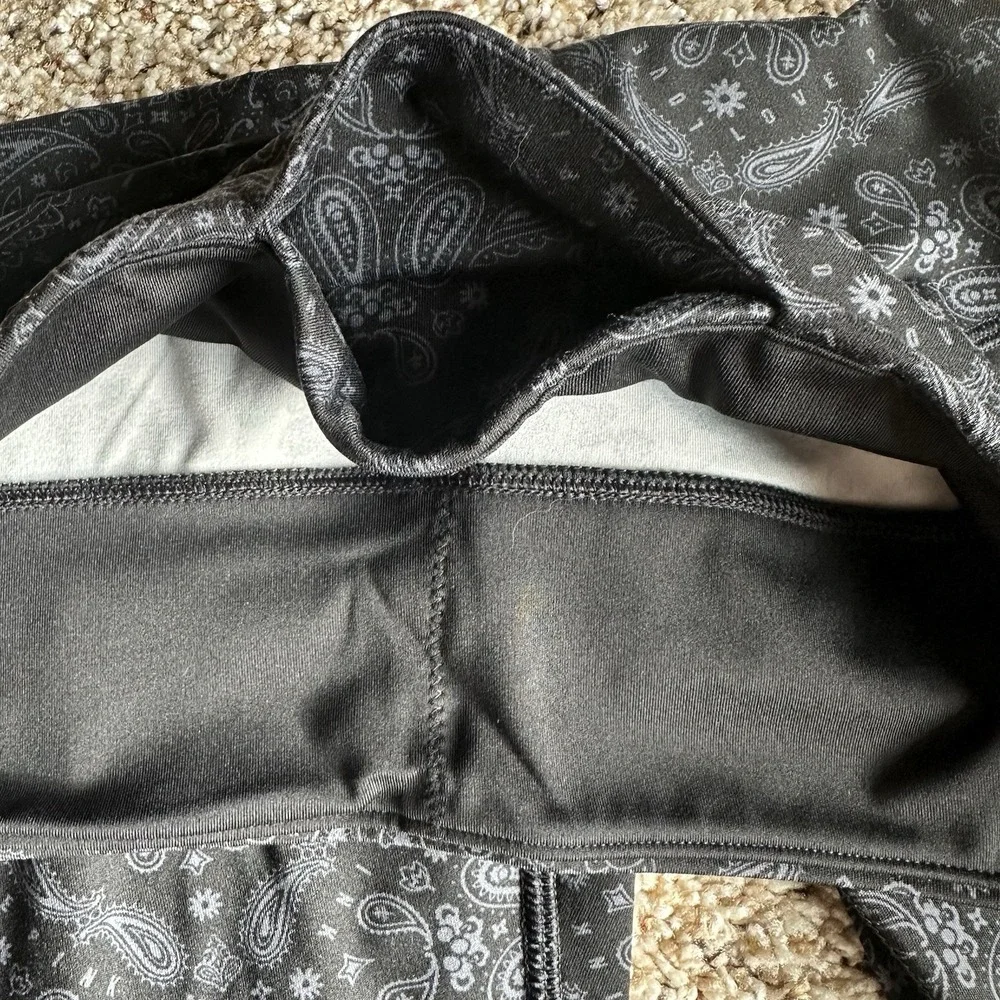 Victoria's‎ Secret Pink Sport Medium Black Gray Paisley  Print Leggings Juniors